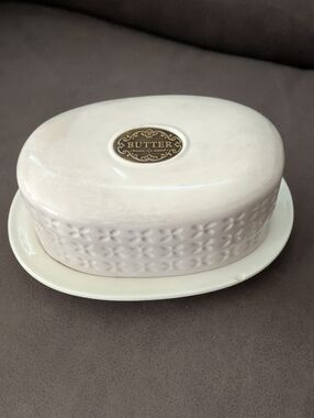 Ceramic Butter Dish with Embossed Pattern - Cream